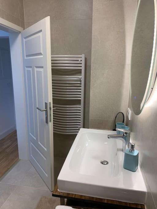ויינהיים Charmante Altbauwohnung מראה חיצוני תמונה